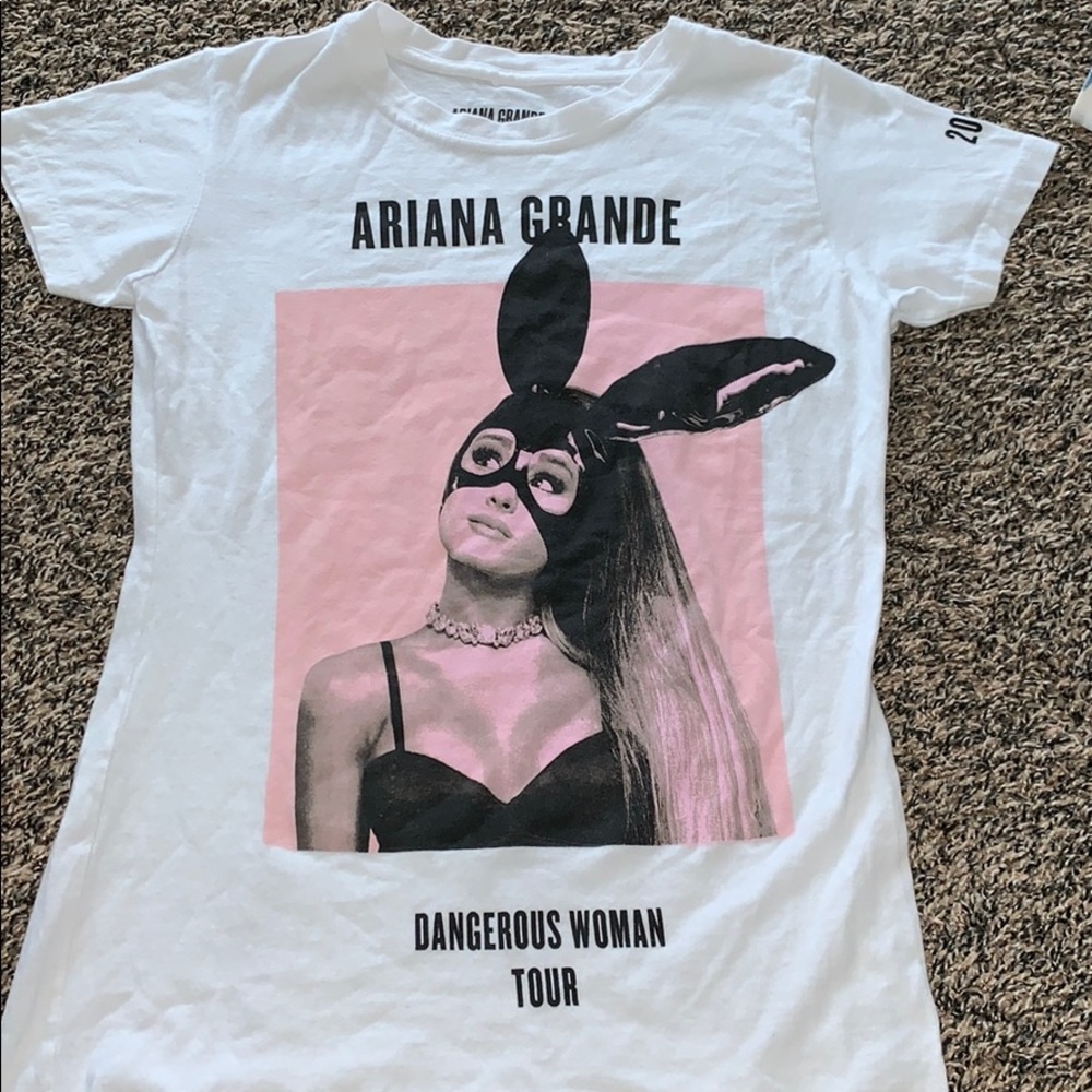 ARIANA GRANDE TEE SHIRT FROM CONCERT